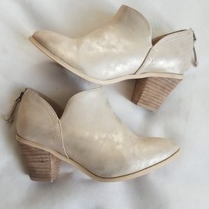 EUC N.Y.L.A "Niha" Gold Shimmery Cream Booties